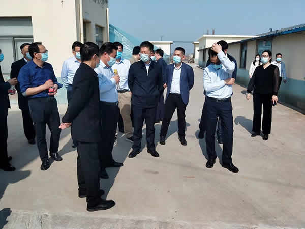 新聞=市人大常委會(huì )陳主任帶隊，市人大環(huán)境組一行，來(lái)公司檢查工作01.jpg