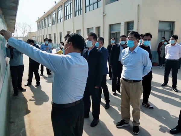 新聞=市人大常委會(huì )陳主任帶隊，市人大環(huán)境組一行，來(lái)公司檢查工作02.jpg